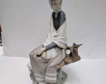 LLadro New Shepherdess number 4576 Issued 1969