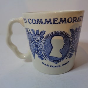 Caneca de lembrança para comemorar o Jubileu de Prata da Rainha em 1977