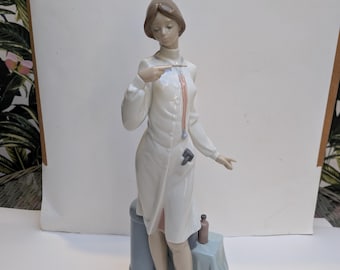 Lladro Female Physician number 5197 Issued 1985