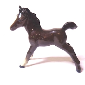 Beswick Horse Foal ( small, stretched, facing left ) No 997