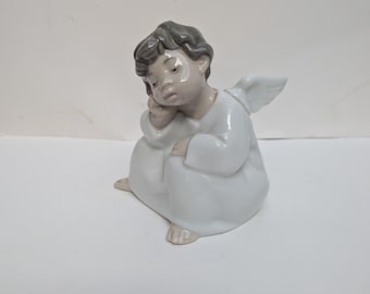 LLadro Angel Thinking number 4539 Issued 1969