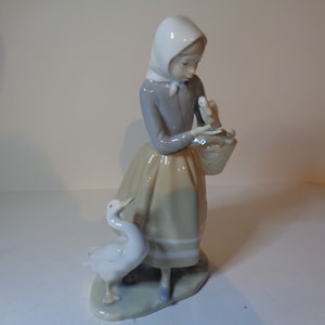 LLadro Shepherdess with Ducks number 4568 Issued 1969