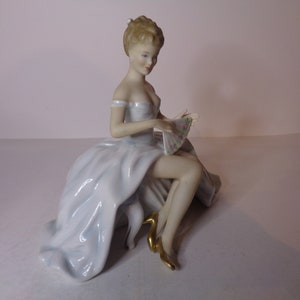 Shaubach Kunst seated Lady with Fan Wallendorf