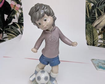 Lladro Sports Billy-voetbalsterbeeldje nr. 5135
