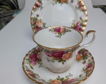Royal Albert Old Country Roses Tea Trio; Kop, schotel en bord/taart ongebruikt