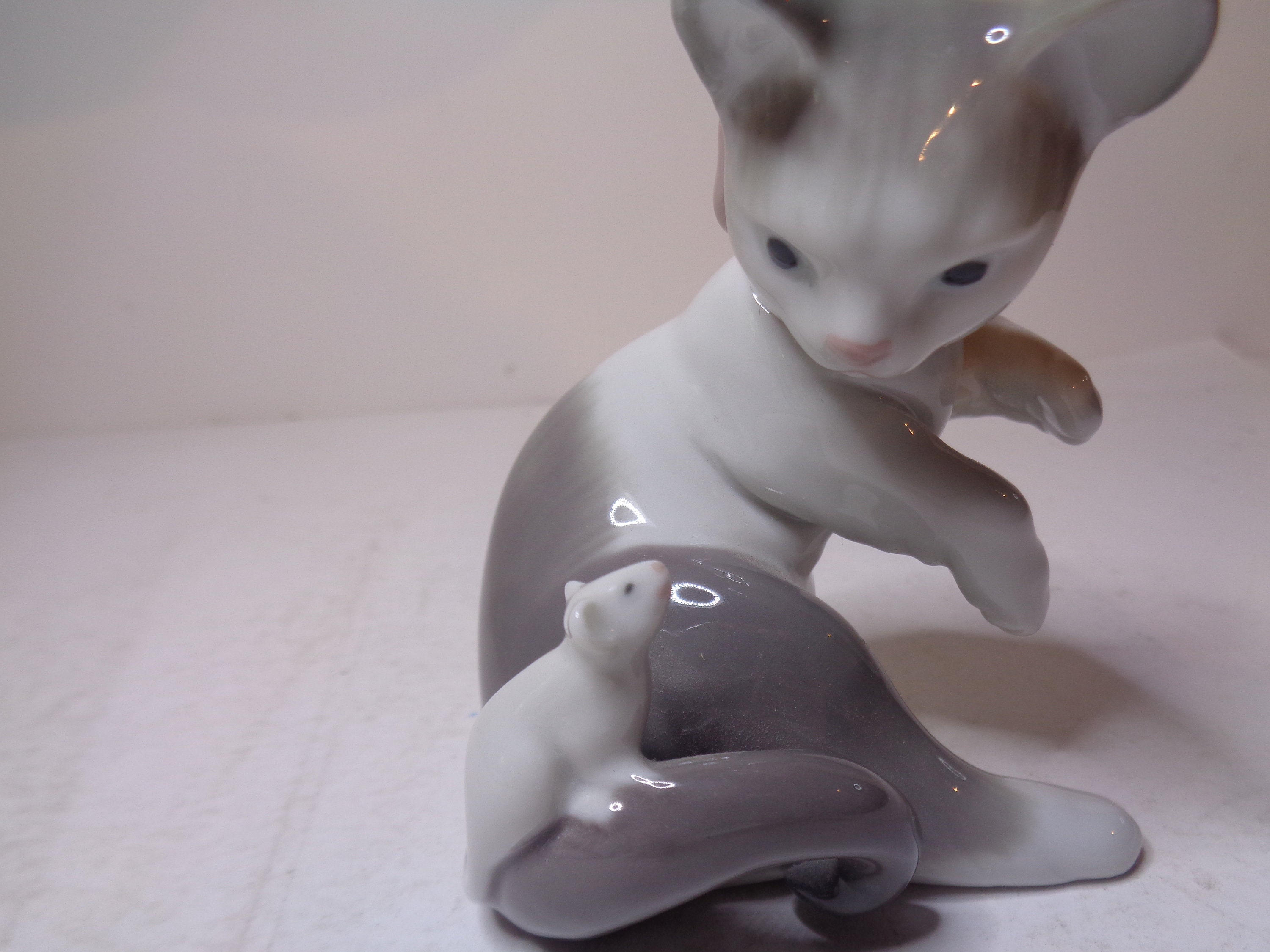 LLadro Cat and Mouse number 5236 Issued 1984