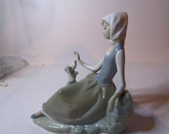 LLadro Shepherdess with Dove number 4660 Issued 1969 Gloss version