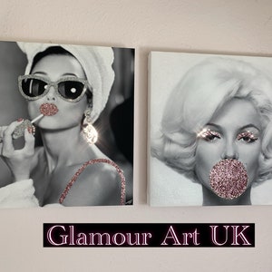 Set van 2 GLAMOUR ART, Marilyn Monroe bubblegum, glamoureuze muurkunst in Audrey Hepburn-stijl, dame met handdoek en lippenstift, glitter canvas kunst aan de muur,