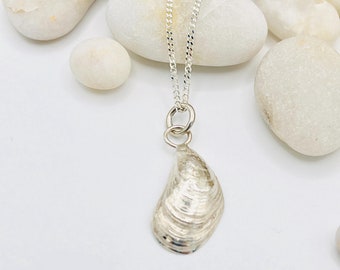 Silver Mussel shell necklace