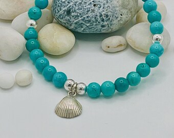 Chunky turquoise beaded bracelet.