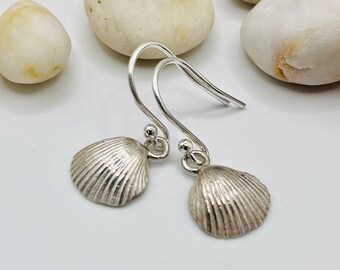 Silver cockle shell earings.