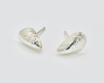 Small silver mussel stud earings