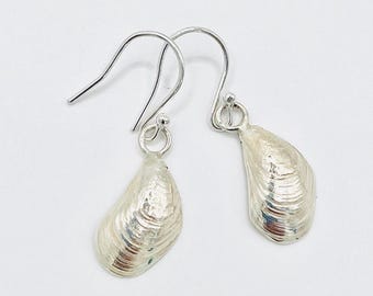 Silver mussel shell earings