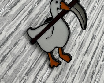 Épingle en émail Silly Goose - Oie avec faux - Joli cadeau animal pour des amis