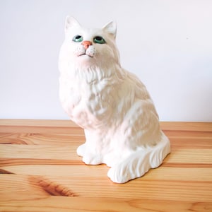 Beswick White Persian Cat Figurine, 8" Tall, Model Number 1867, Home Decor, Collectables