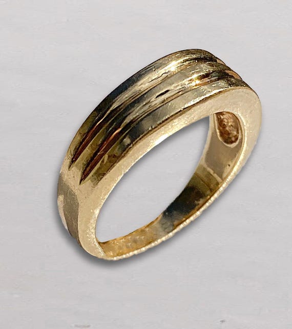 14k Solid Gold Ring - image 2