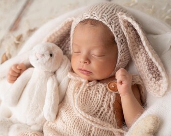 Conjunto de pelele y gorro de conejito para recién nacido: accesorio fotográfico de lana de angora.