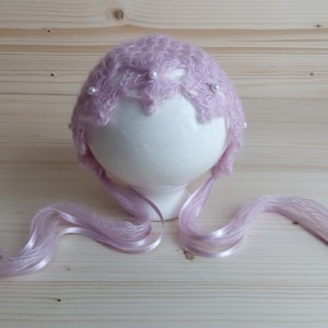 Handgemaakte mohair newborn muts: lichtroze gehaakte muts