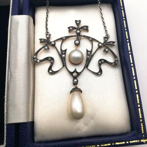 Edwardian Belle Epoque style necklace with diamonds and pearls in silver