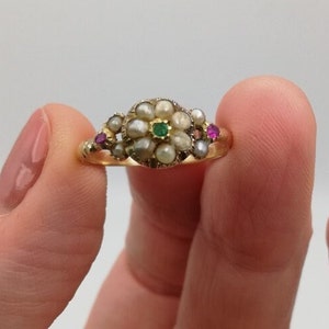 Antique Georgian yellow gold flower ring with pearls, rubies and a central emerald- engraved gold band