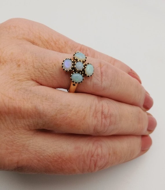 Vintage 9ct gold and opals daisy ring, fully hall… - image 3