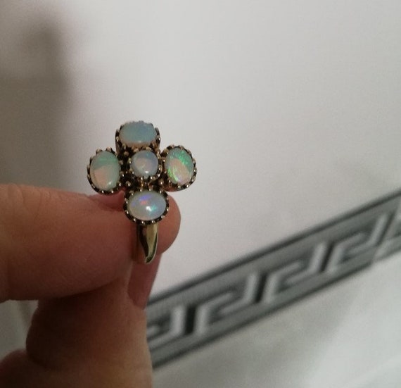 Vintage 9ct gold and opals daisy ring, fully hall… - image 7