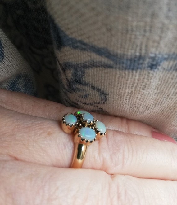 Vintage 9ct gold and opals daisy ring, fully hall… - image 8