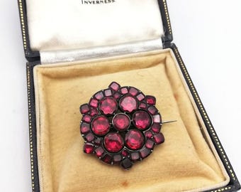 Exquisite Georgian foiled flat-cut garnets and gold flower brooch in a beautifully dense design with antique box
