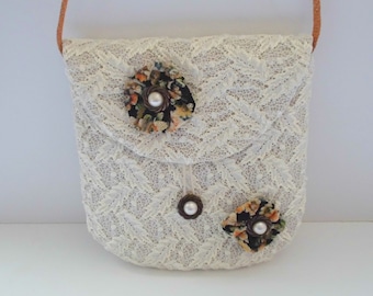 Small crossbody-bag from light-beige lace