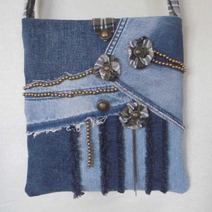 SCHNÄPPCHEN  //  Tasche mit langem Henkel aus Jeans und einer Bluse