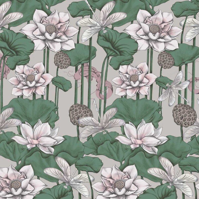 Puede incluir: Un patr&oacute;n sin costuras con flores de loto rosas, hojas verdes y delicadas lib&eacute;lulas blancas sobre un fondo gris claro.