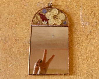 Handmade stained glass mini mirror with pressed flowers