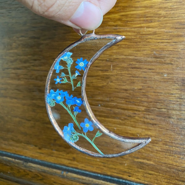 Glass pressed flower frame - Crescent moon - forget me not - Wall hanging