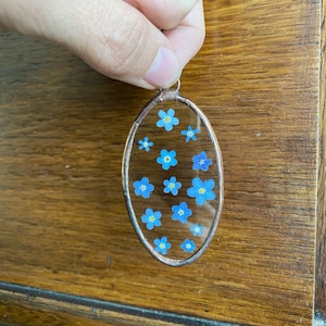 Handmade glass frame with pressed forget me not flowers