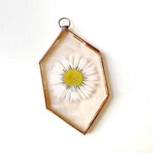 Handmade pink glass frame with a pressed daisy flowers - Geometric shape