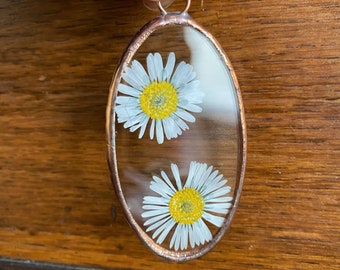 Handmade glass frame with pressed daisy flowers  - oval