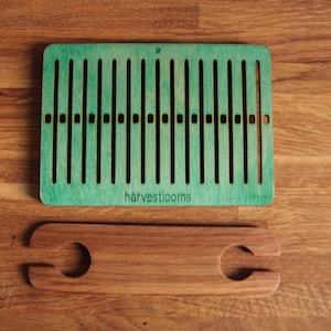 Pocket loom and shuttle in green, wooden loom, rigid heddle,  band weaving, learn to weave, learning weaving, kids loom, tape weaving,