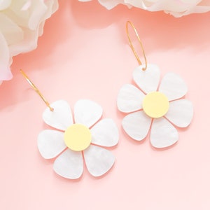 Daisy Hoop Earrings, Retro Earrings, Flower Dangles, Gift For Friend, Bold Earrings, Fun Jewelry, Gifts For Her, Self Gift Jewelry