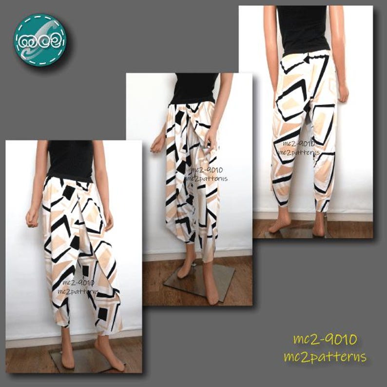Puede incluir: Pantalones con estampado geom&eacute;trico en blanco, beige y negro. Los pantalones tienen un dise&ntilde;o holgado con cintura fruncida y tobillos ajustados. El texto "mc2-9010 mc2patterns" es visible.