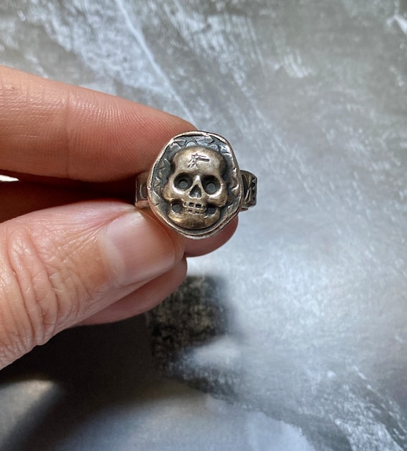 Cast Skull Ring in 925 Sterling Silver