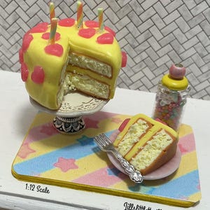1:12 Dollhouse Miniature Birthday Cake