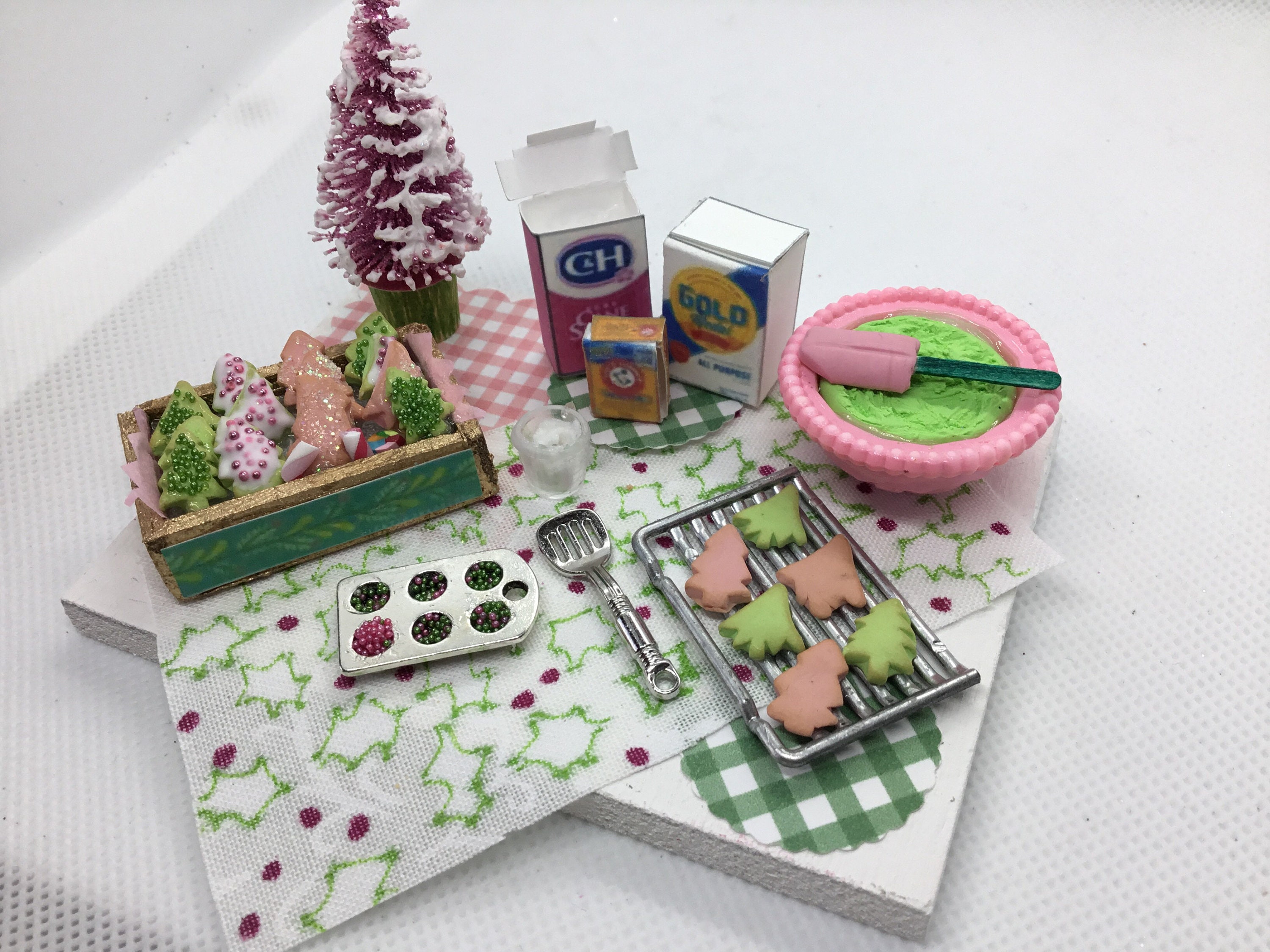 Dollhouse Miniature Pink and Green Gift Box Set 1:12 Scale