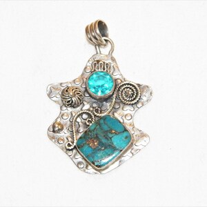 2 Zoll Sterling Silber Türkis und Blau Topas Anhänger, Massiver 925 Topas und Türkis Anhänger, Toller aussehender verschnörkster Anhänger, Qualitätsstück