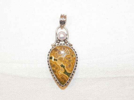 1.75 Inch Sterling Silver Jasper? Pendant with Pe… - image 1