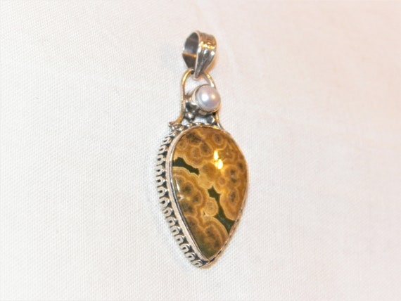 1.75 Inch Sterling Silver Jasper? Pendant with Pe… - image 9