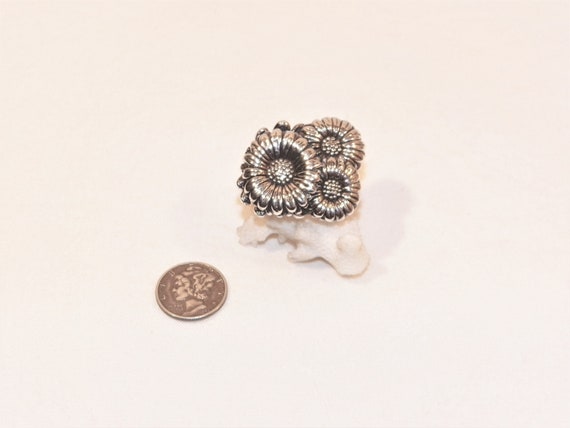 Size 6.75 Sterling Silver Flower Ring, Good Looki… - image 5