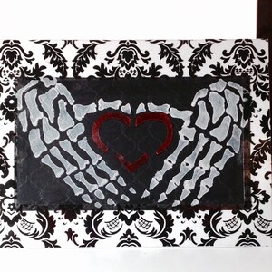 Gothic Heavy Metal Valentine; Geburtstagskarte; E.E Cummings; Schädel Geschenk; Punk Rocker Psychobilly; Skelett Herz; Schwarz und Weiß; Handgefertigt