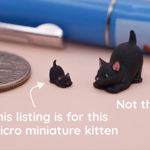 Micro Tiny Pouncing Black Kätzchen Miniatur - 1:87 HO Maßstab - Handgemaltes Harz - Weltweit kleinste