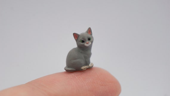 Tiny Sitting Kitten Miniature 1:24 G Scale Hand Painted Resin 