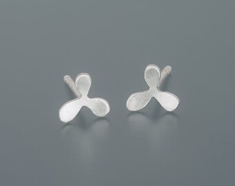 Flower studs made of 925 sterling silver